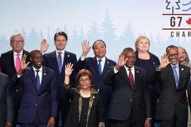 Thủ tướng Nguyễn Xuân Phúc và các trưởng đoàn G7 và G7 mở rộng. (Ảnh: Thống Nhất/TTXVN)