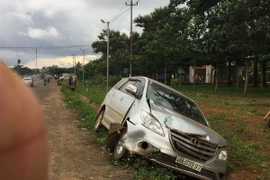 Chiếc xe ôtô gây tai nạn (Ảnh do cơ quan chức năng cung cấp). (Ảnh: TTXVN phát)