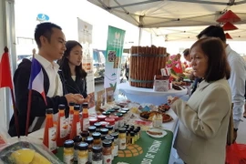 Tuần lễ Hàng nông sản Việt Nam tại Pháp. (Ảnh: Linh Hương/TTXVN)