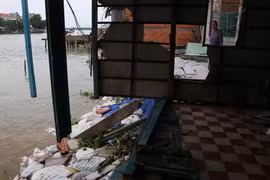 Thới Lợi tan hoang sau 3 đợt sạt lở bờ sông Ô Môn. (Ảnh: Duy Khương/TTXVN)