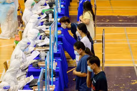 Một điểm xét nghiệm COVID-19 tại Bangkok, Thái Lan. (Ảnh: AFP/TTXVN)