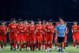 Đội tuyển Việt Nam tập buổi cuối cùng trên sân Al Ahli. (Ảnh: Hoàng Linh/TTXVN)