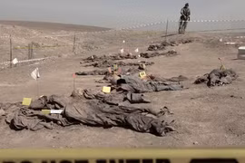 Mộ tập thể gần nhà tù Badush ở tỉnh Nineveh, miền Bắc Iraq. (Nguồn: AFP)