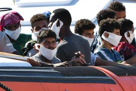 Người di cư được cứu. Ảnh minh họa. (Ảnh: AFP/TTXVN)