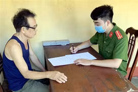 Đối tượng Bùi Thanh Sơn tại cơ quan điều tra. (Ảnh: Nguyễn Lành/TTXVN)