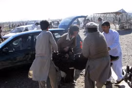 Hiện trường vụ đánh bom ở Pakistan. (Nguồn: AFP)