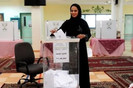 Phụ nữ Saudi Arabia đi bầu cử. (Nguồn: AFP)