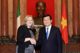 Chủ tịch nước Trương Tấn Sang tiếp Đại sứ Đặc mệnh Toàn quyền Cộng hòa Ireland tại Việt Nam Cait Moran đến trình quốc thư. (Ảnh: An Đăng/TTXVN)