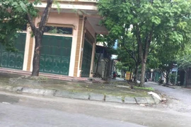 Đầu ngõ nhà Trưởng công an Hà Nam. (Ảnh: Thanh Tuấn/Vietnam+)