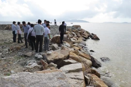 Đoàn kiểm tra dự án Nha Trang Sao trong ngày 22/12. (Nguồn: TT)