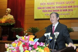 Đinh Thế Huynh phát biểu tại Hội nghị. (Ảnh: Trọng Đức/TTXVN)