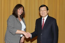 Chủ tịch nước Trương Tấn Sang tiếp bà Karin Muller. (Ảnh: Nguyễn Khang/TTXVN)