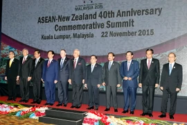 Các Trưởng đoàn chụp ảnh chung. (Ảnh: Đức Tám/TTXVN)