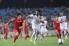 Iraq (áo trắng) có bàn gỡ hòa ở phút cuối. (Ảnh: Minh Chiến/Vietnam+)