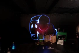 Thí nghiệm tạo ánh sáng hình voi. (Nguồn ảnh: Viện Goethe Việt Nam)