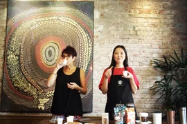 Đại diện Starbucks Việt Nam giới thiệu sản phẩm mùa Thu tại Hà Nội, sáng nay. (Ảnh: Mai Mai/Vietnam+)