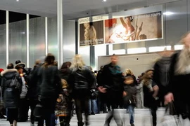 Du khách tham quan Viện bảo tàng Louvre ngày 4/12. (Nguồn: AFP/TTXVN)