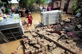 Ngôi nhà bị phá hủy sau mưa lớn ở Nowshera, Pakistan ngày 22/8. (Nguồn: THX/TTXVN)