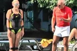 Anna đang tập luyện với huấn luyện viên của mình. (Nguồn: skynews)