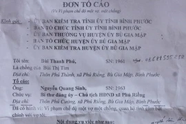 Đơn tố cáo của ông Bùi Thanh Phú. (Ảnh: Hoàng Tiến/Vietnam+) 