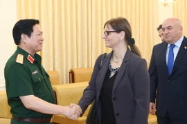 Đại tướng Ngô Xuân Lịch tiếp Bà Meirav Eilon Shahar, Đại sứ Đặc mệnh toàn quyền Israel tại Việt Nam. (Ảnh: Hồng Pha/TTXVN)