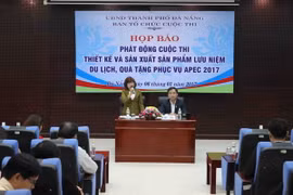 Buổi phát động cuộc thi Thiết kế và sản xuất sản phẩm lưu niệm du lịch, quà tặng phục vụ APEC 2017. (Ảnh: Trần Lê Lâm/TTXVN)