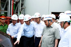 Thủ tướng Nguyễn Xuân Phúc đến thăm Nhà máy nhiệt điện Thái Bình 1. (Ảnh: Thống Nhất/TTXVN)