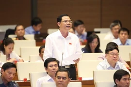 Bộ trưởng Bộ Nông nghiệp và Phát triển nông thôn Nguyễn Xuân Cường trả lời các câu hỏi về việc thực hiện chính sách, pháp luật về an toàn thực phẩm giai đoạn 2011-2016. (Ảnh: Doãn Tấn/TTXVN)