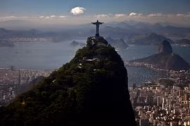 Tượng Chúa trên đỉnh núi Corcovado ở Rio de Janeiro, Brazil. (Nguồn: Bloomberg)