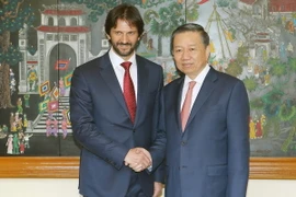 Thượng tướng Tô Lâm, Bộ trưởng Bộ Công an hội đàm với Phó Thủ tướng, Bộ trưởng Bộ Nội vụ Slovakia Robert Kalinak. (Ảnh: Doãn Tấn/TTXVN)