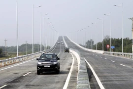 Xây thêm dải phân cách đường cao tốc Biên Hòa-Vũng Tàu