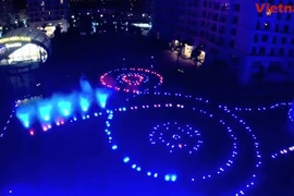 [Video] Lung linh nhạc nước tại Vincom MegaMall ở Times City