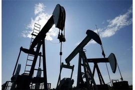 Lo ngại khó khăn trong nguồn cung đẩy giá dầu thế giới đi lên