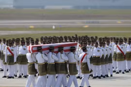 Malaysia phải qua đường "bí mật" để thu hồi thi thể nạn nhân MH17 