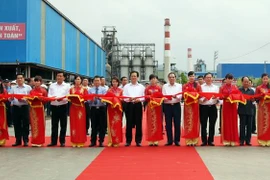 Thủ tướng cắt băng khánh thành Nhà máy Gang thép Lào Cai