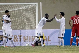 Đè bẹp Bình Dương, Hà Nội T&T khởi đầu như mơ