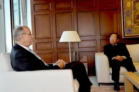 Bộ trưởng Văn hóa, Thể thao và Du lịch Hoàng Tuấn Anh làm việc với ông Francis Gurry, Tổng Giám đốc WIPO. (Ảnh: Tố Uyên/Vietnam+) 