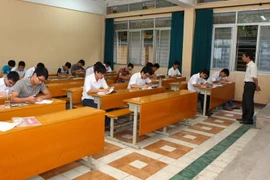 Bộ Giáo dục cảnh báo giám thị về thiết bị công nghệ trong kỳ thi