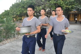 Khám phá chuyện bếp núc của các chiến sĩ ở Trường Sa 