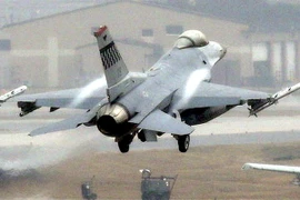 Mỹ triển khai 12 máy bay chiến đấu F-16 tới Hàn Quốc