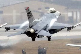 Mỹ triển khai 12 máy bay chiến đấu F-16 tới Hàn Quốc