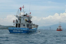 Cứu nạn tàu cá đang trôi dạt trên biển cùng 32 ngư dân