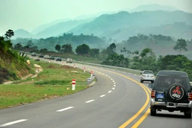 Phó Thủ tướng khen lực lượng xử lý đối tượng bảo kê xe quá tải