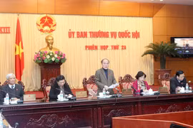 Chủ tịch Quốc hội Nguyễn Sinh Hùng chủ trì và phát biểu khai mạc Phiên họp thứ 24 của Ủy ban Thường vụ Quốc hội khóa XIII. (Ảnh: Nhan Sáng/TTXVN)