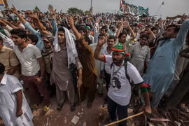 Thủ tướng Pakistan bác tin yêu cầu quân đội làm trung gian