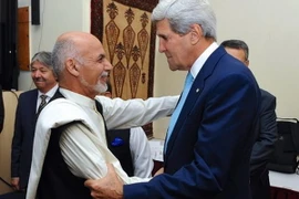 Ngoại trưởng Mỹ gặp các ứng cử viên Tổng thống Afghanistan