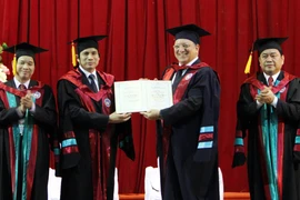 Đại học Kinh tế Quốc dân tặng Chủ tịch EC bằng tiến sỹ danh dự