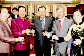 Chiêu đãi đối ngoại trọng thể kỷ niệm 69 năm Quốc khánh tại Lào