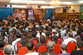 Đại lễ kỷ niệm 74 năm Ngày Đức Huỳnh Giáo Chủ khai Đạo Phật giáo Hòa Hảo tại Thành phố Hồ Chí Minh, tháng 6/2013. (Nguồn: TTXVN) 