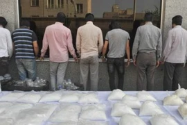 Một nhóm tội phạm buôn bán ma túy bị bắt giữ ở Iran. (Nguồn: presstv.ir)